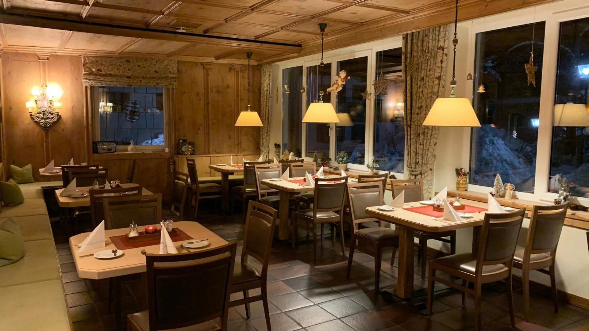 Zum Turm - Apartments Und Gaestezimmer Oberammergau