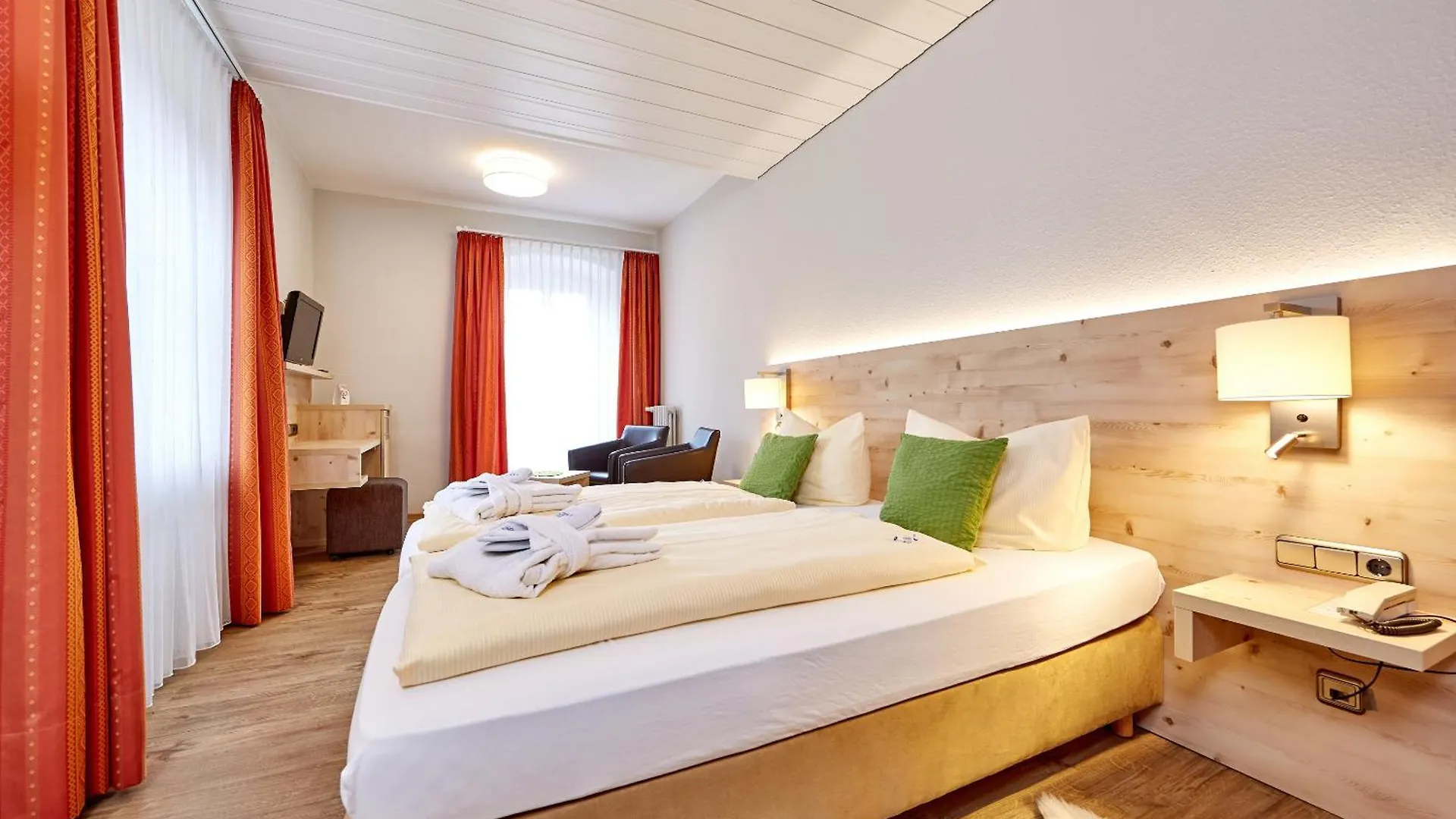 Zum Turm - Apartments Und Gaestezimmer Oberammergau