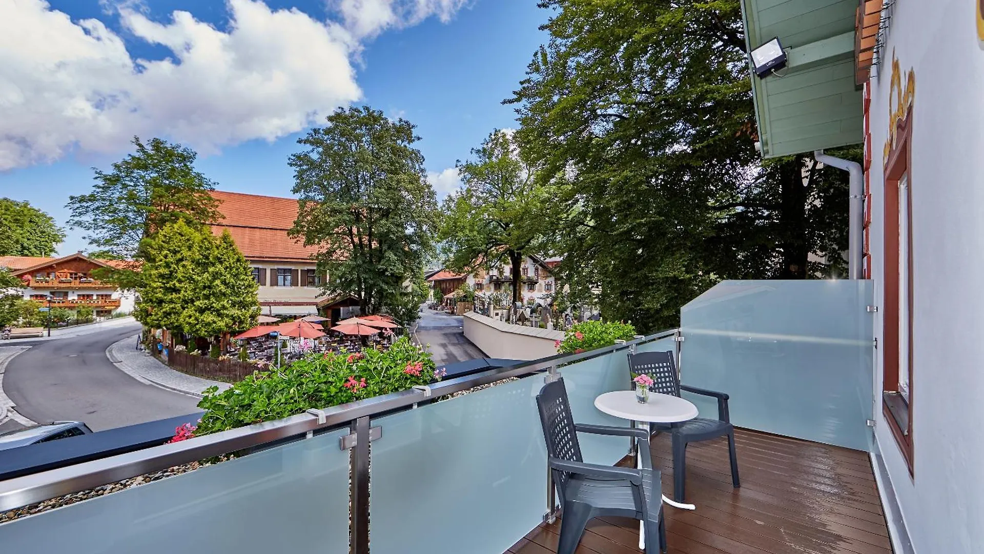 Zum Turm - Apartments Und Gaestezimmer Oberammergau