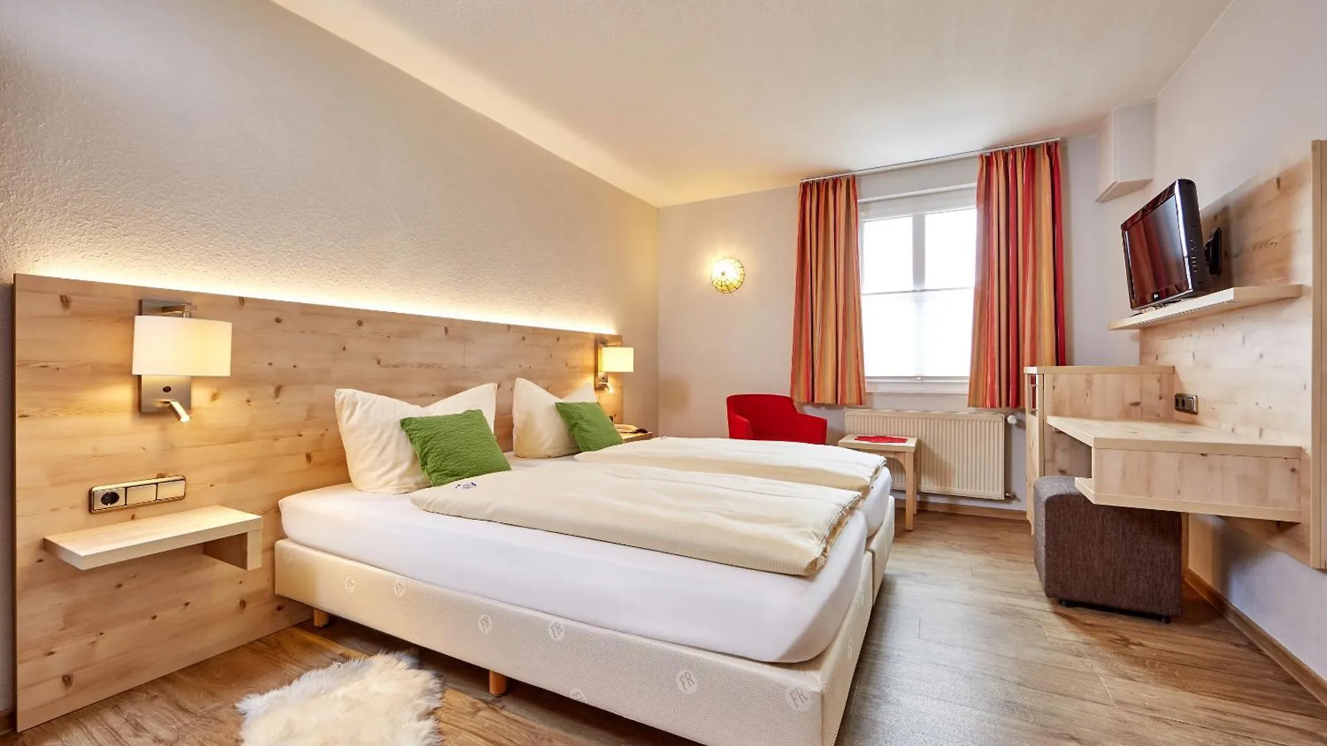 Zum Turm - Apartments Und Gaestezimmer Oberammergau