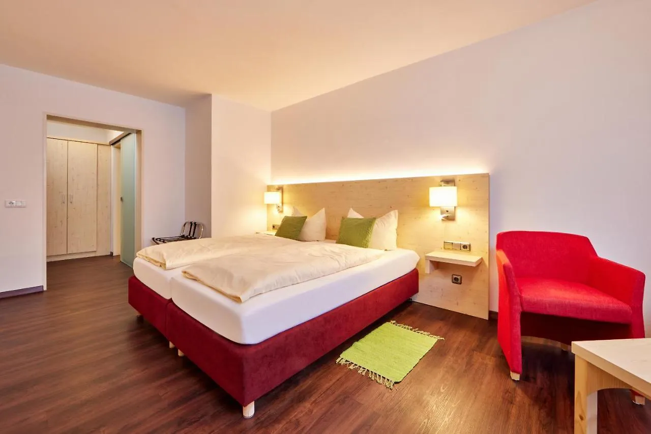 Zum Turm - Apartments Und Gaestezimmer Oberammergau